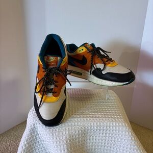 Nike Air Max Multi Mix Orange and Black Sneakers, Size 9.5
